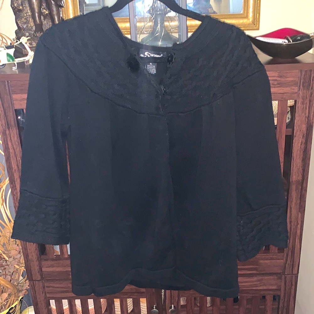 Quarter sleeve sweater
